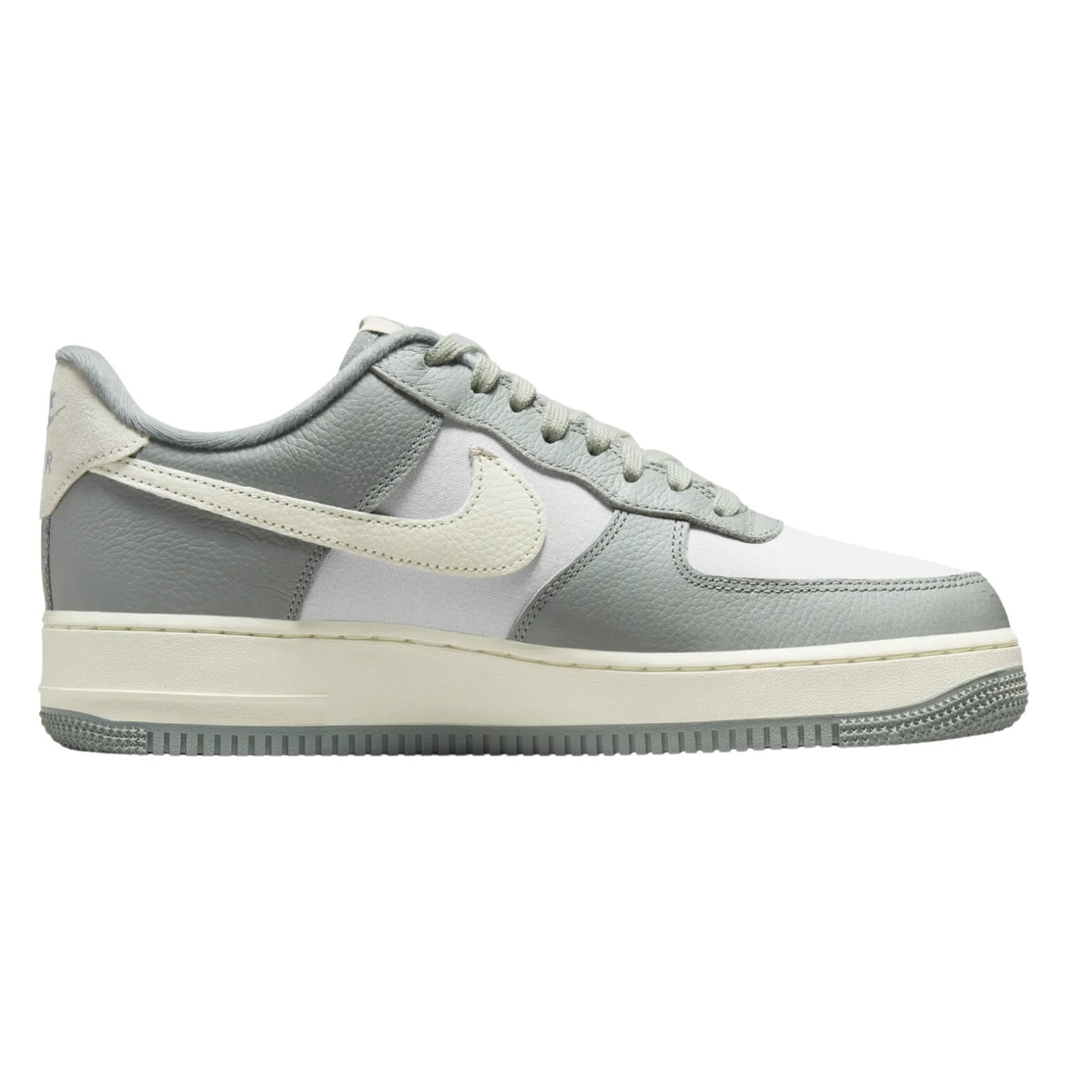 Nike Air Force 1 Low &