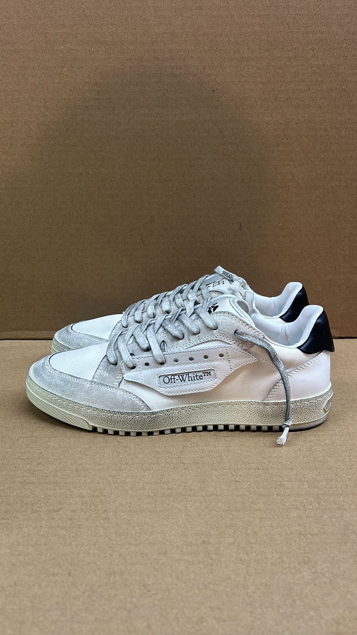 OFF-WHITE Vulcanized 5.0 Low Top Distressed White White