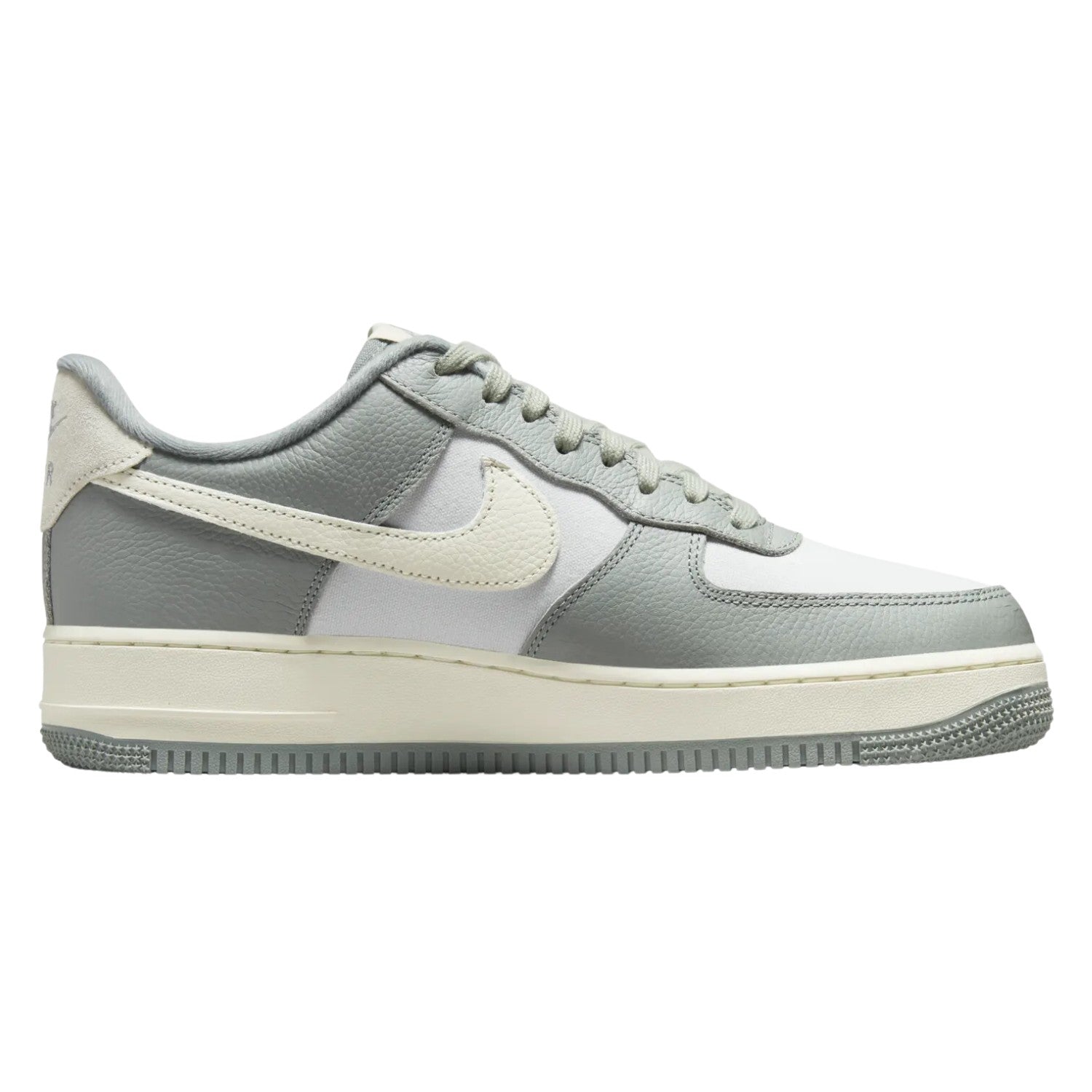 Nike Air Force 1 Low &