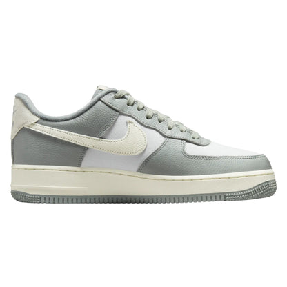 Nike Air Force 1 Low &