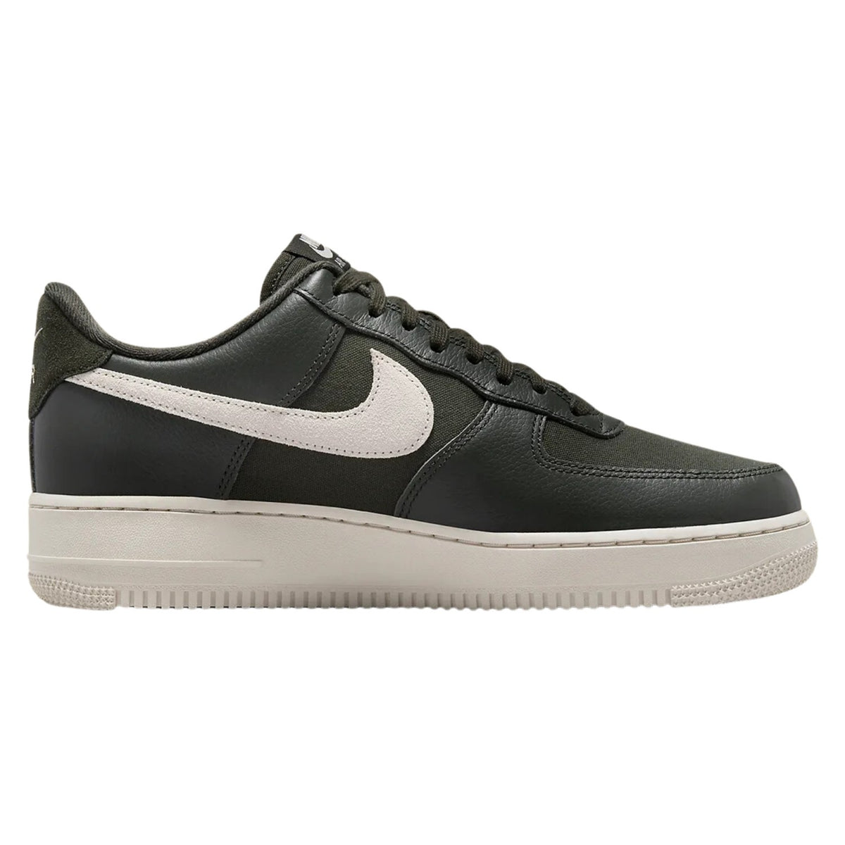 Nike Air Force 1 &