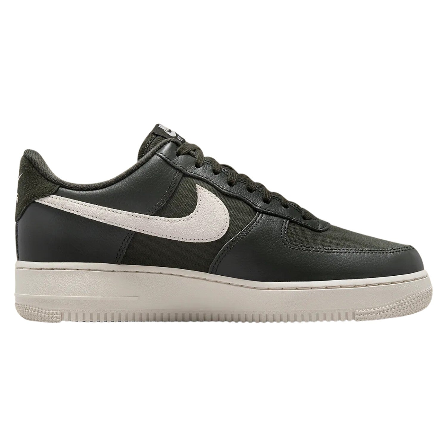 Nike Air Force 1 &