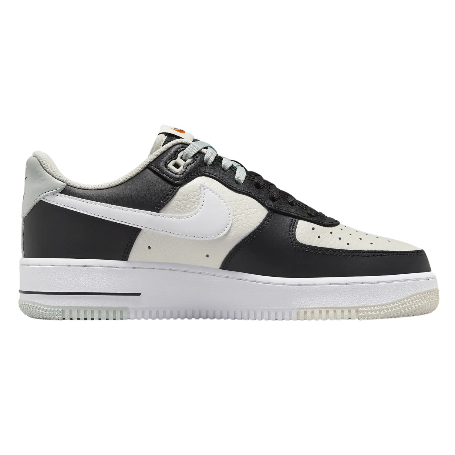 Nike Air Force 1 &