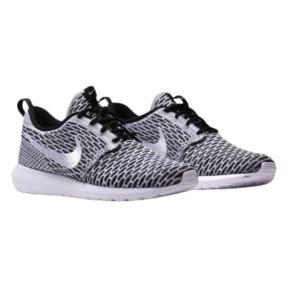 Nike Roshe Run Flyknit Black White