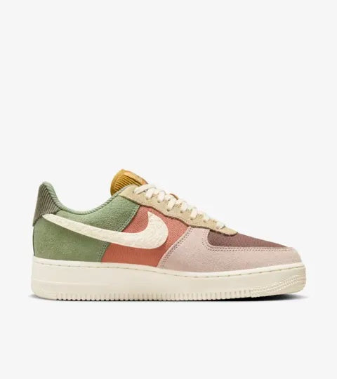 Nike Air Force 1 &