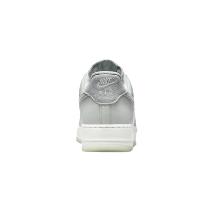 Nike Air Force 1 &