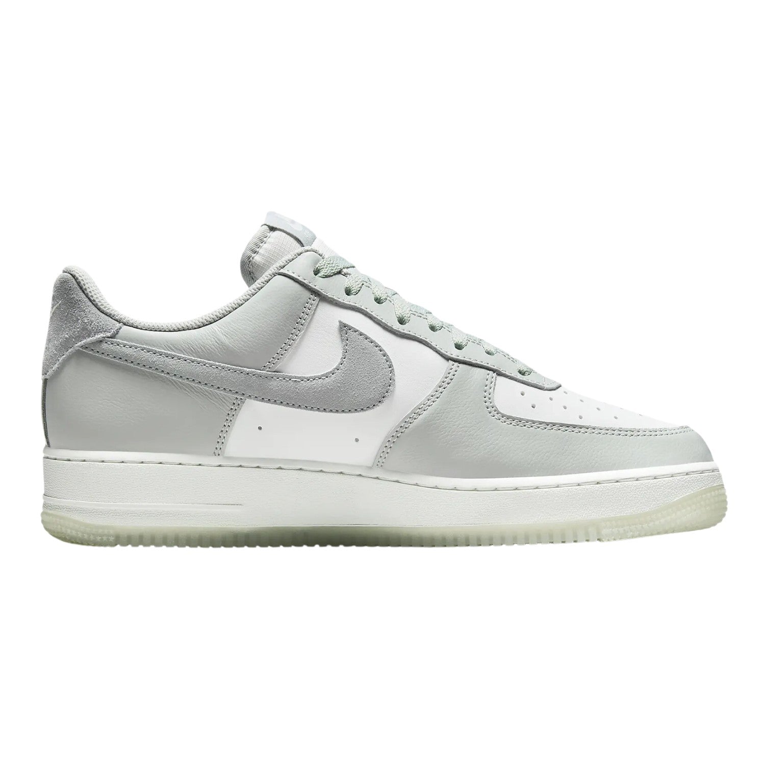 Nike Air Force 1 &