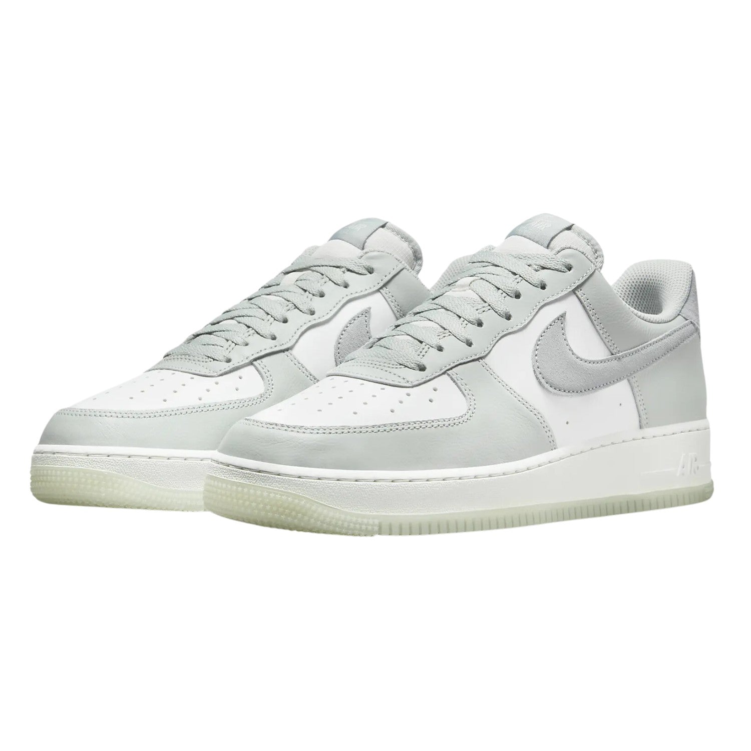 Nike Air Force 1 &