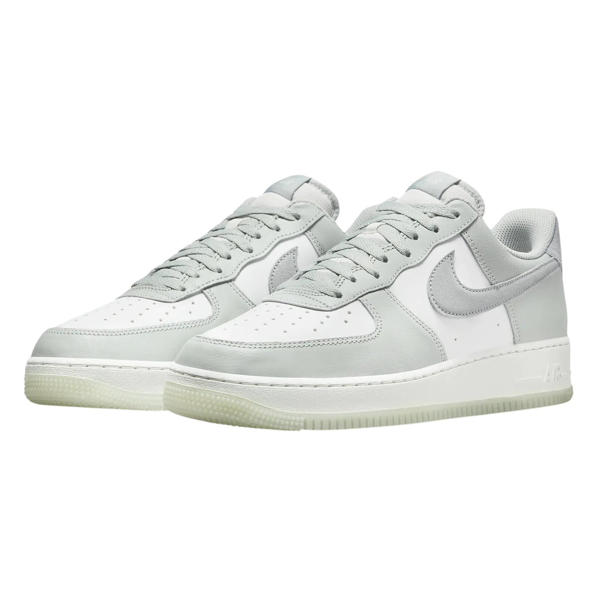 Nike Air Force 1 &