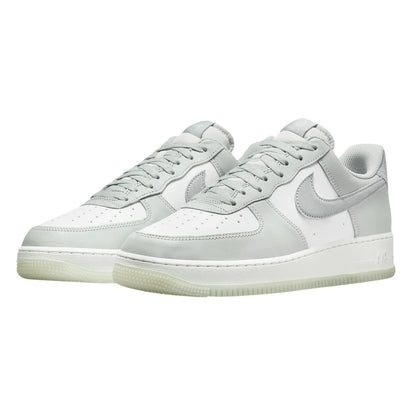 Nike Air Force 1 &